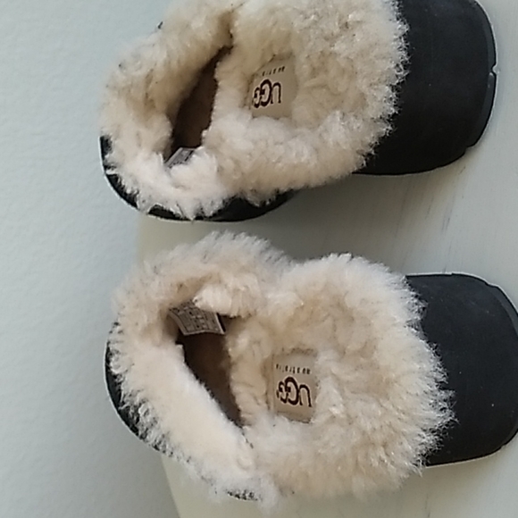 UGG Black  Sheepskin Lined Clogs Girls Youth 5237 - Picture 9 of 16